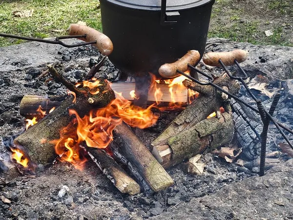 Ognisko i wiejski stół